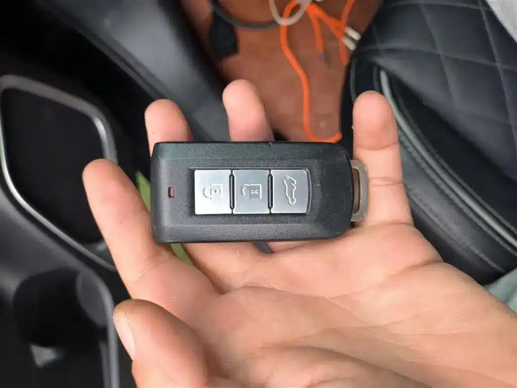 Outlander 2020 2.4L 4WD Luxury Edition 7-seater — миниатюра 18