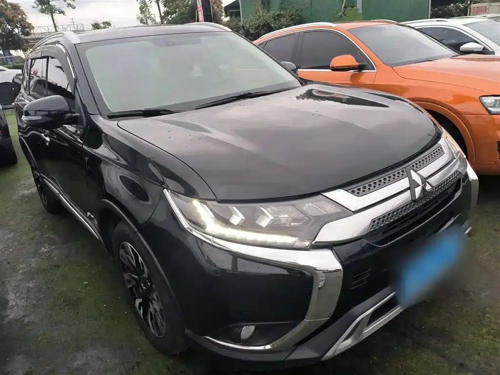 Outlander 2020 2.4L 4WD Luxury Edition 7-seater — миниатюра 23