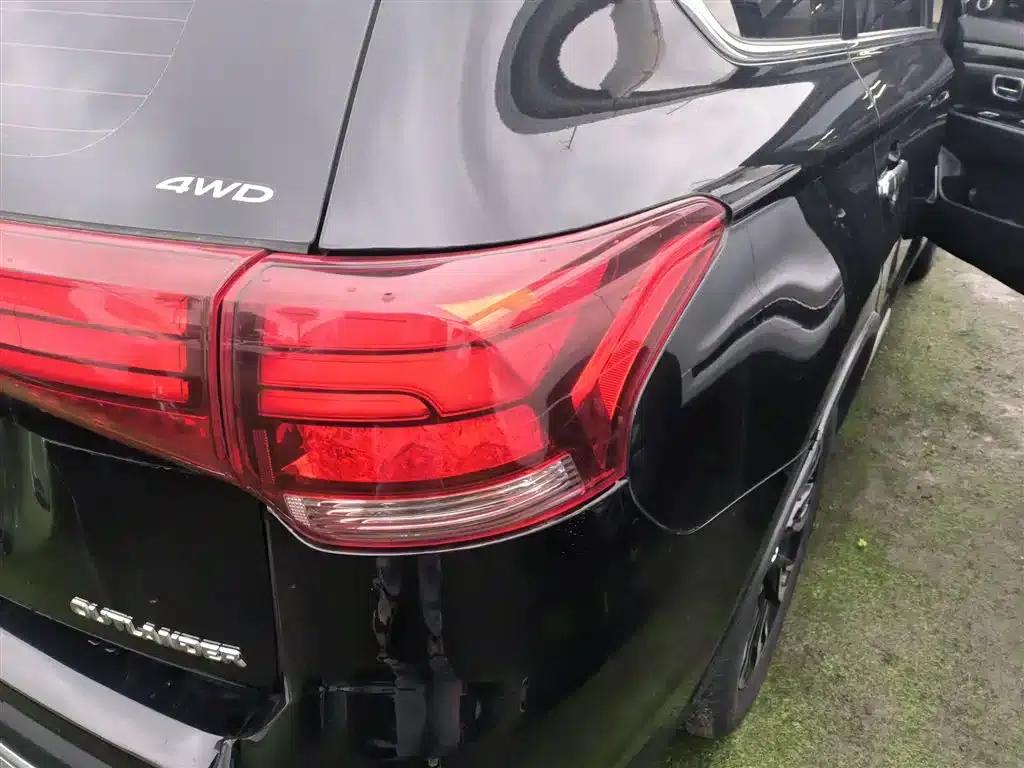 Outlander 2020 2.4L 4WD Luxury Edition 7-seater — миниатюра 24