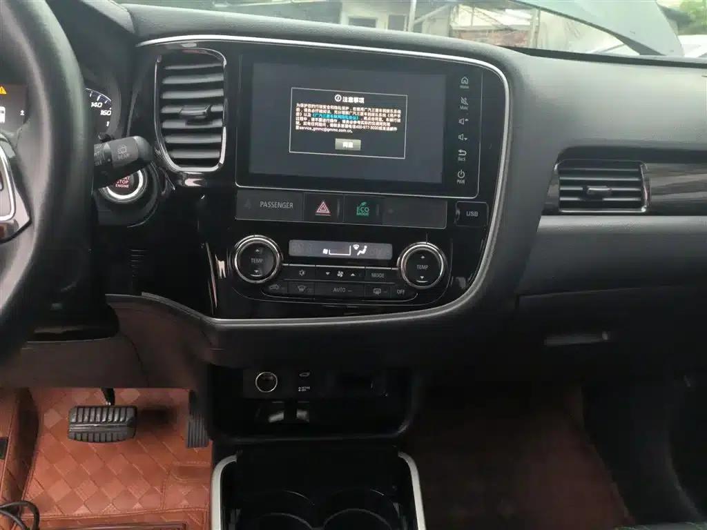 Outlander 2020 2.4L 4WD Luxury Edition 7-seater — миниатюра 10
