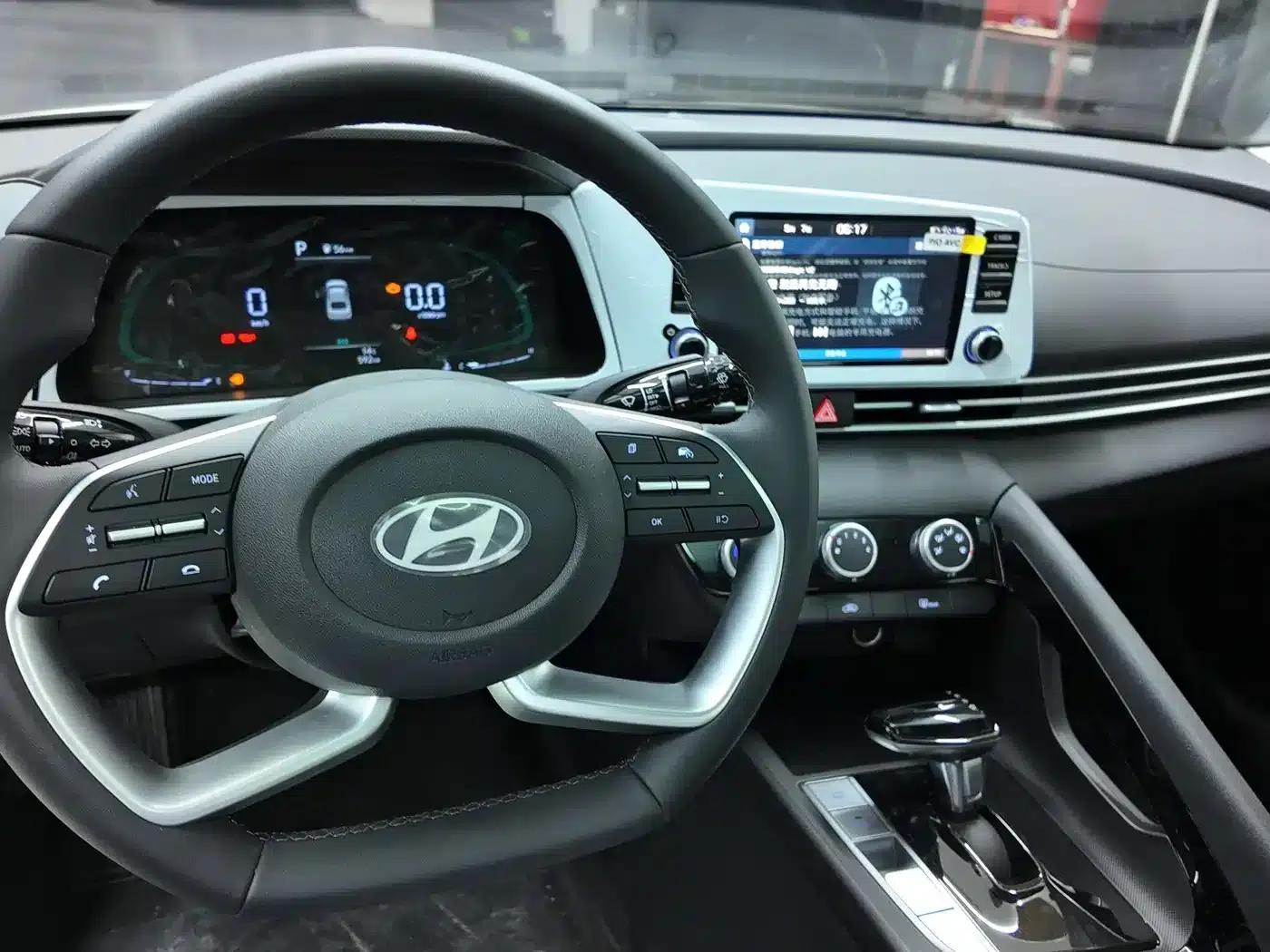 Hyundai Elantra 2023 1.5L CVT GLX Elite Edition — миниатюра 5