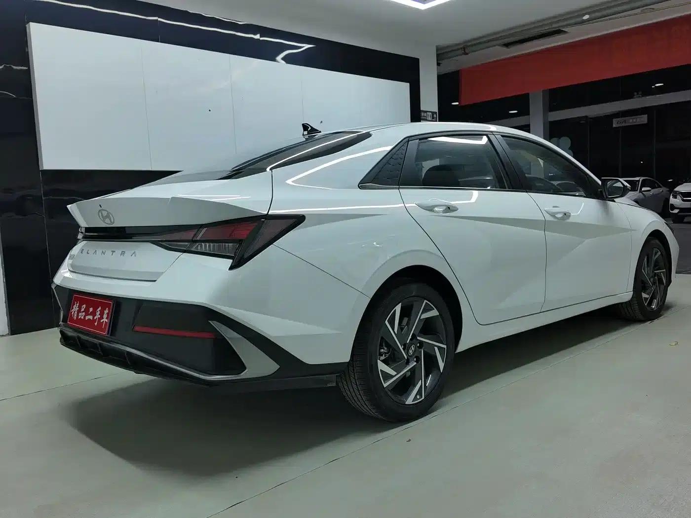 Hyundai Elantra 2023 1.5L CVT GLX Elite Edition — миниатюра 8