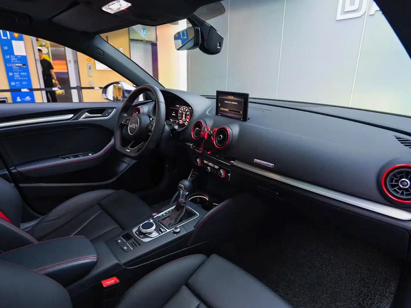 Audi S3 2019 Model S3 2.0T Limousine — миниатюра 10