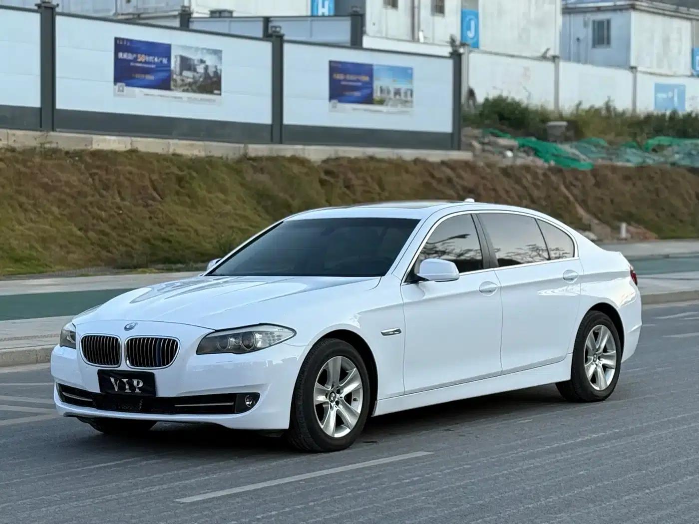2011 BMW 5 Series 528Li Luxury — миниатюра 1