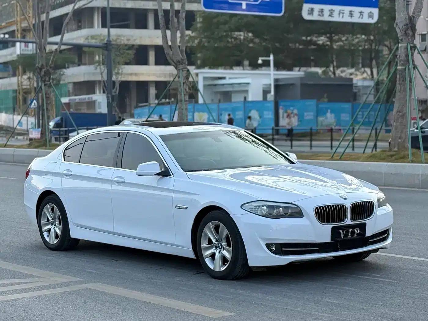 2011 BMW 5 Series 528Li Luxury — миниатюра 3