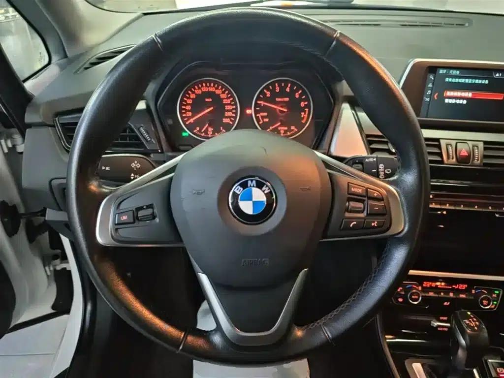 2016 BMW 2 Series Gran Tourer 218i Leading Edition — миниатюра 11