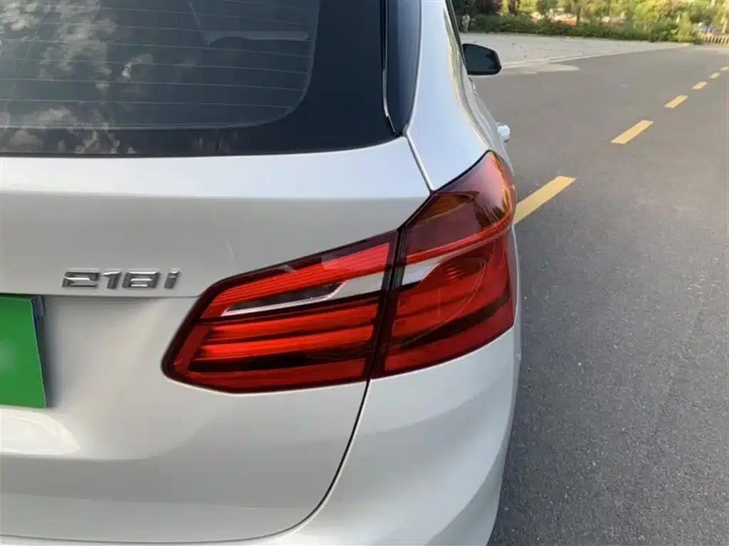 2018 BMW 2 Series Gran Tourer 218i Luxury Sport Package — миниатюра 11
