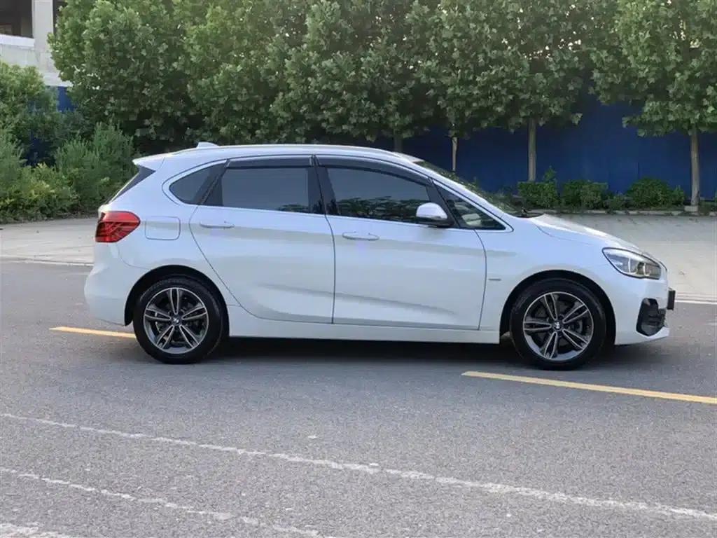 2018 BMW 2 Series Gran Tourer 218i Luxury Sport Package — миниатюра 7