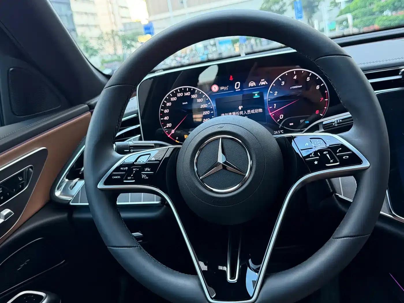 Mercedes-Benz E-Class 2024 E 300 L Fashion Edition — миниатюра 23