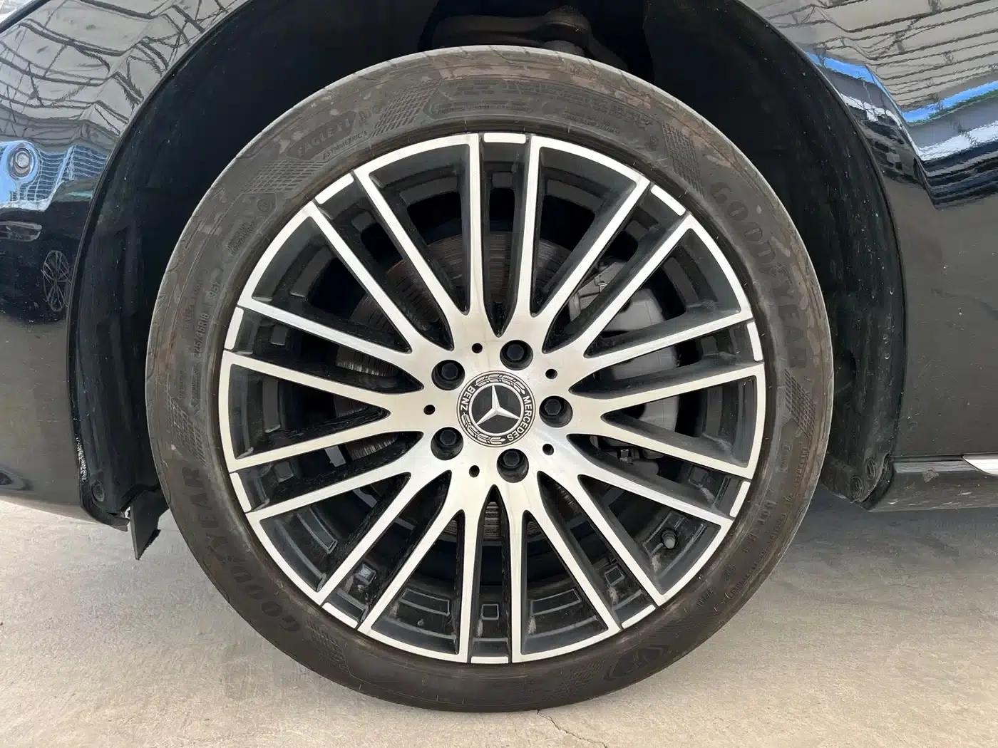Mercedes-Benz C-Class 2024 Facelift C 260 L Midnight Sport Edition — миниатюра 3