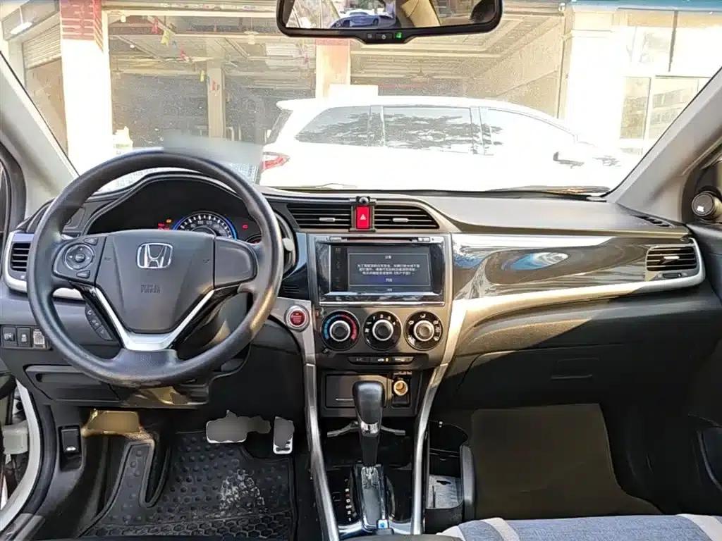 Honda Crider 2013 1.8L Automatic Deluxe Edition — миниатюра 10