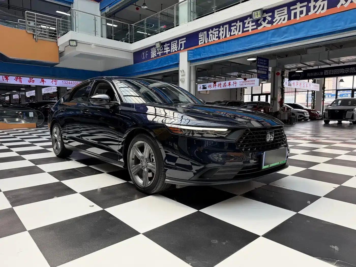 Accord PHEV 2023 2.0L e:PHEV Luxury Edition — миниатюра 3