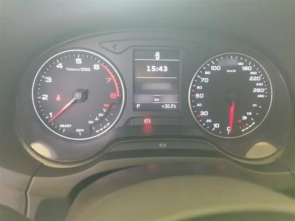 Audi A3 2015 Limousine 35 TFSI Millionth Anniversary Smart Edition — миниатюра 4