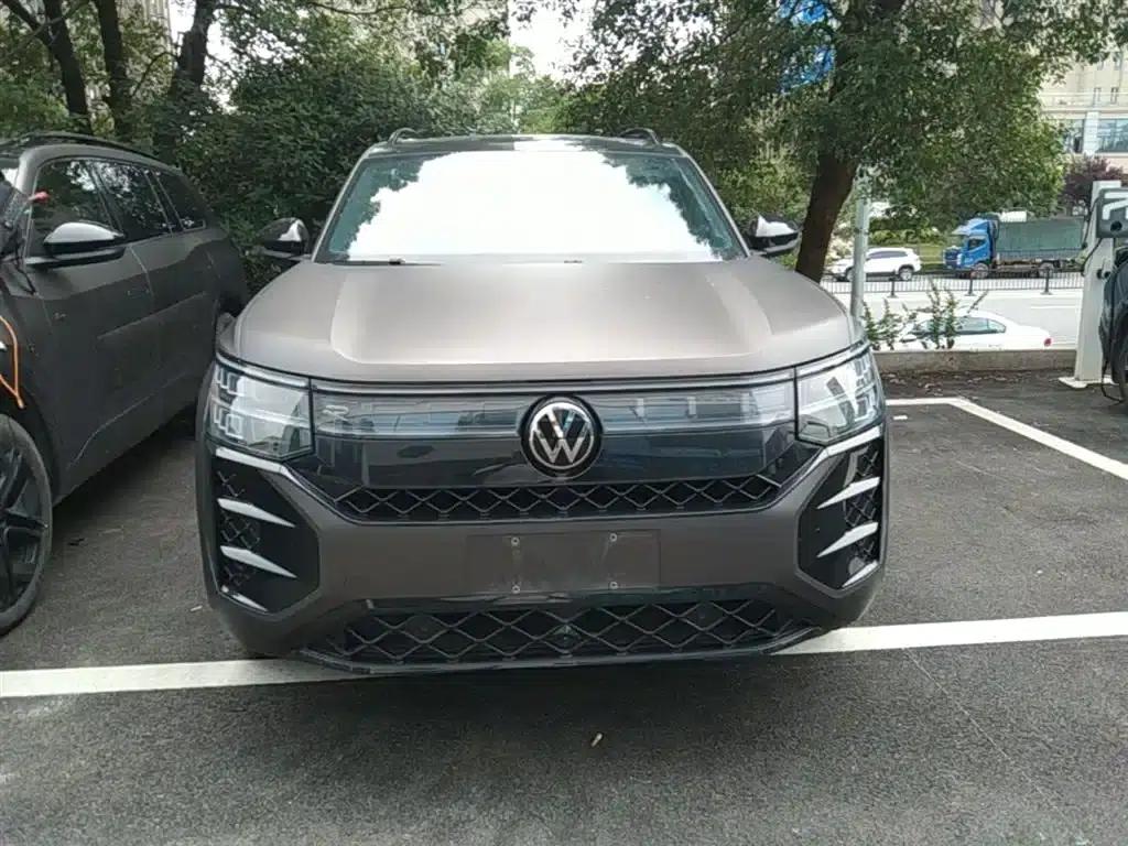 2025 Teramont Pro 450TSI 4WD Summit Edition — миниатюра 3
