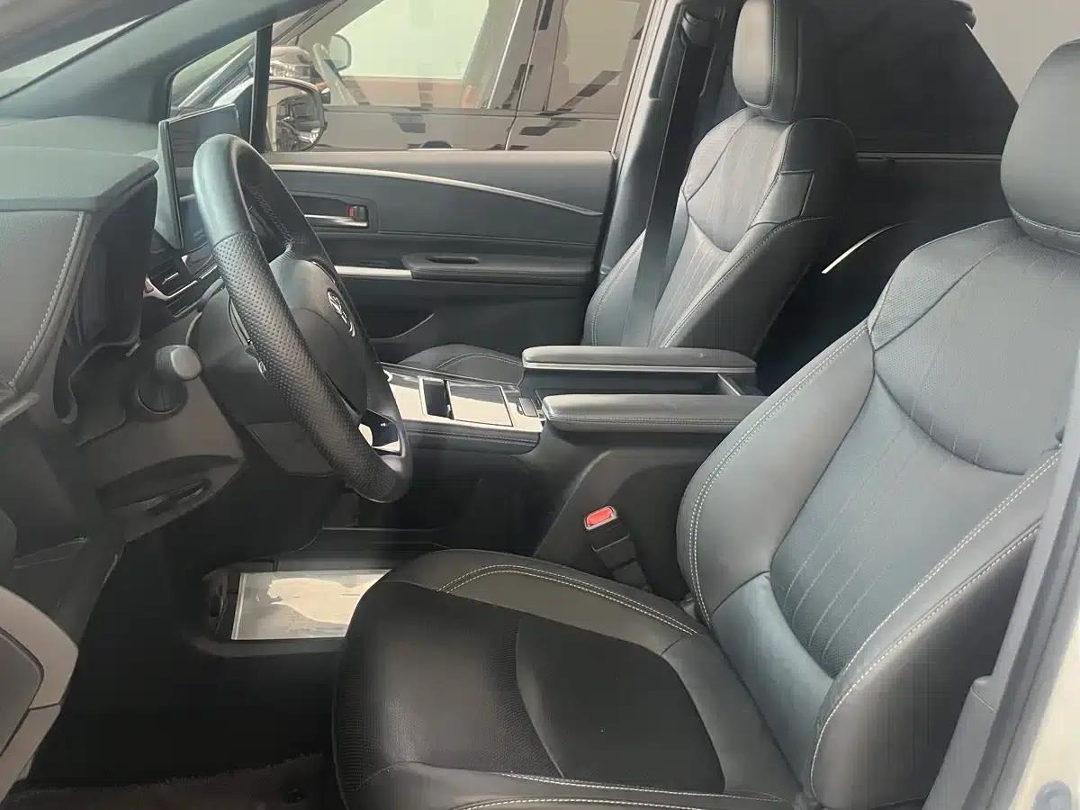 2024 Sienna 2.5L Hybrid Premium Edition — миниатюра 3