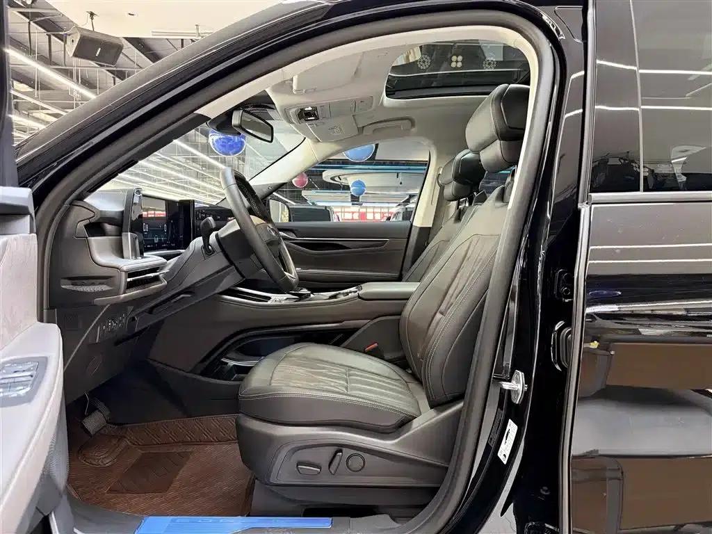 2025 Ford Edge L 2.0T EcoBoost AWD 7-Seat Supreme Edition — миниатюра 4