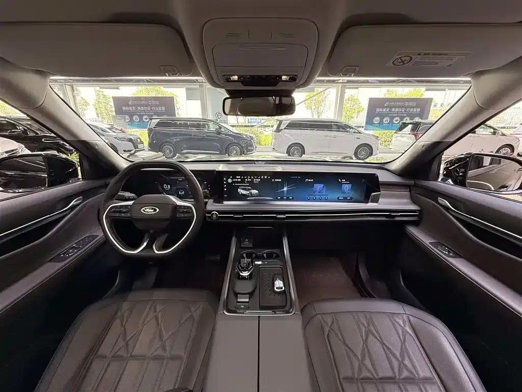 2025 Ford Edge L 2.0T EcoBoost AWD 7-Seat Supreme Edition — миниатюра 6