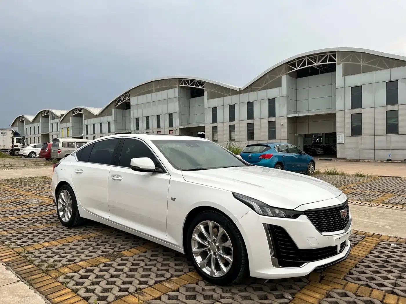2021 Cadillac CT5 28T Luxury — миниатюра 3