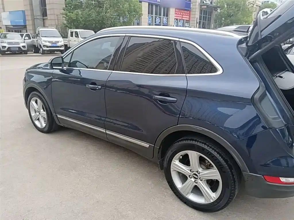 Lincoln MKC 2017 2.0T Two-Wheel Drive Premium Edition — миниатюра 5