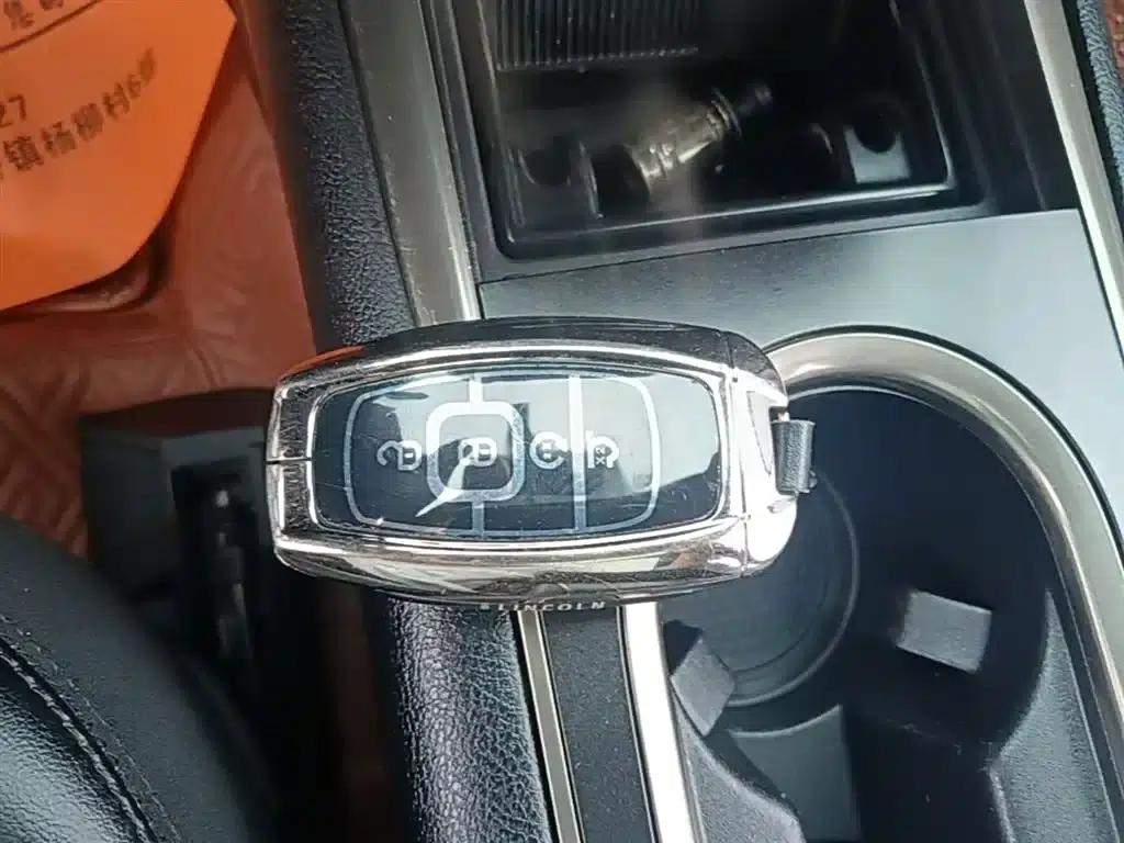 Lincoln MKC 2017 2.0T Two-Wheel Drive Premium Edition — миниатюра 9