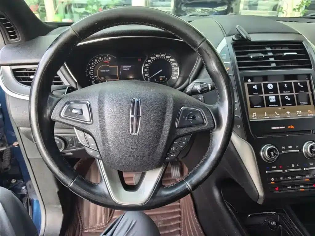 Lincoln MKC 2017 2.0T Two-Wheel Drive Premium Edition — миниатюра 10