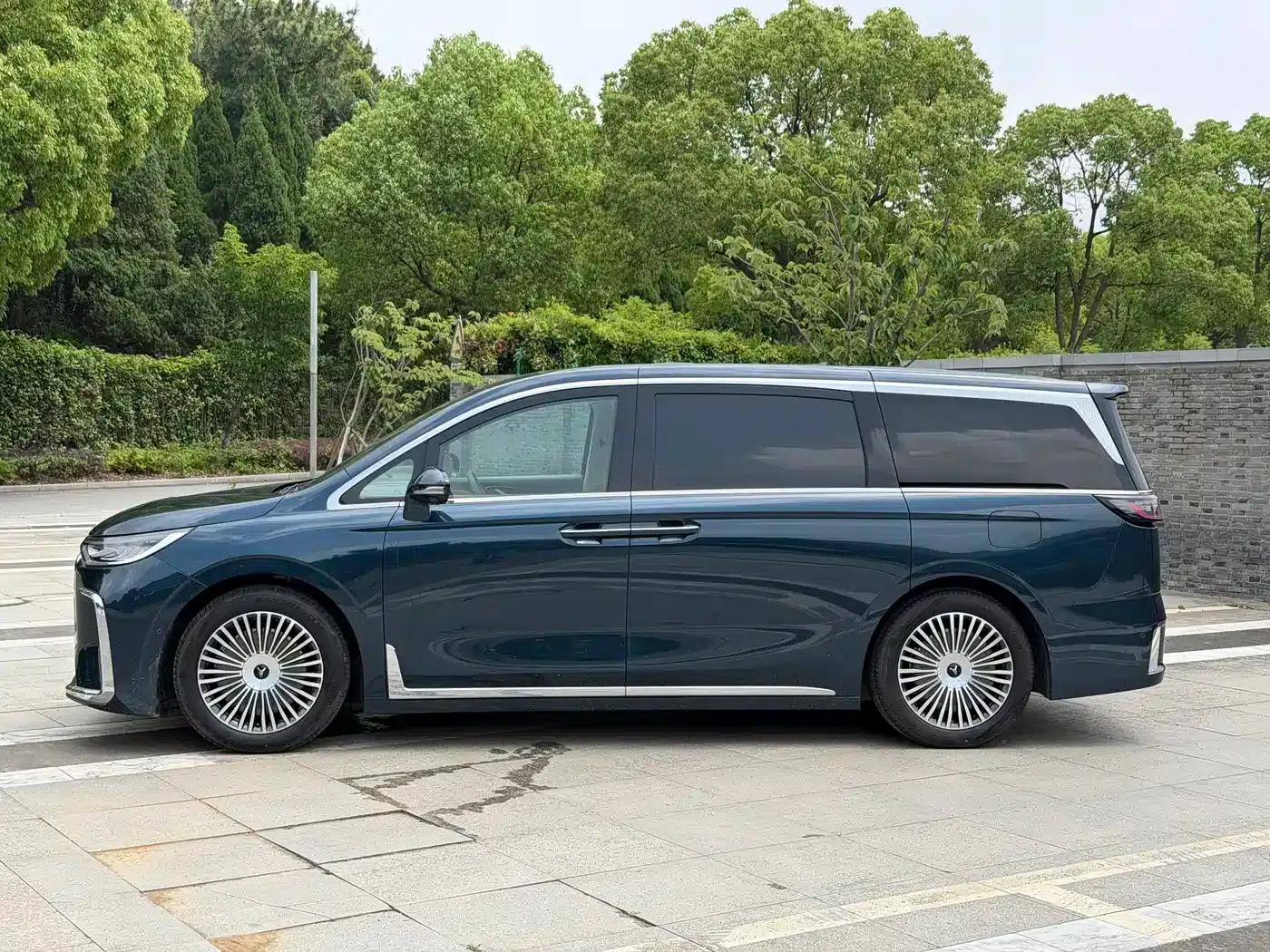 Voyah Dreamer 2025 PHEV AWD Flagship Kunpeng Edition — миниатюра 3