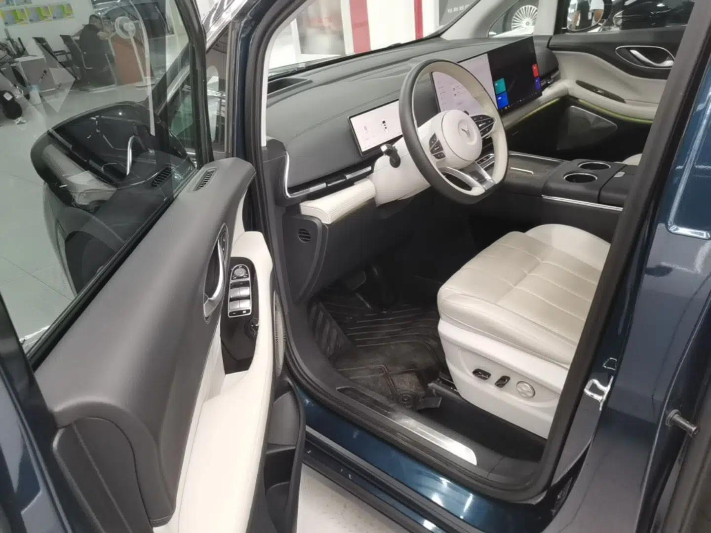 Used VOYAH Dream 2025 PHEV Four-Wheel-Drive Flagship Kunpeng Edition — миниатюра 18
