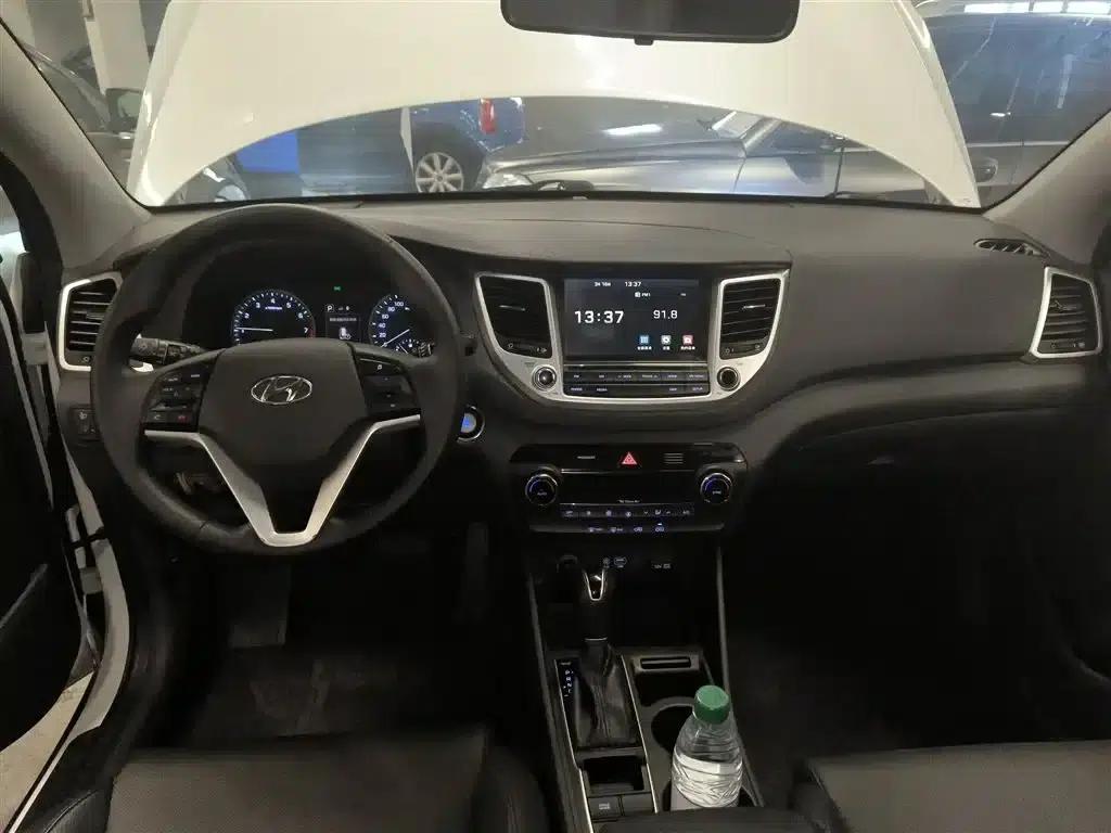 Tucson 2018 1.6T Dual-Clutch Two-Wheel Drive 15th Anniversary Special Edition — миниатюра 6