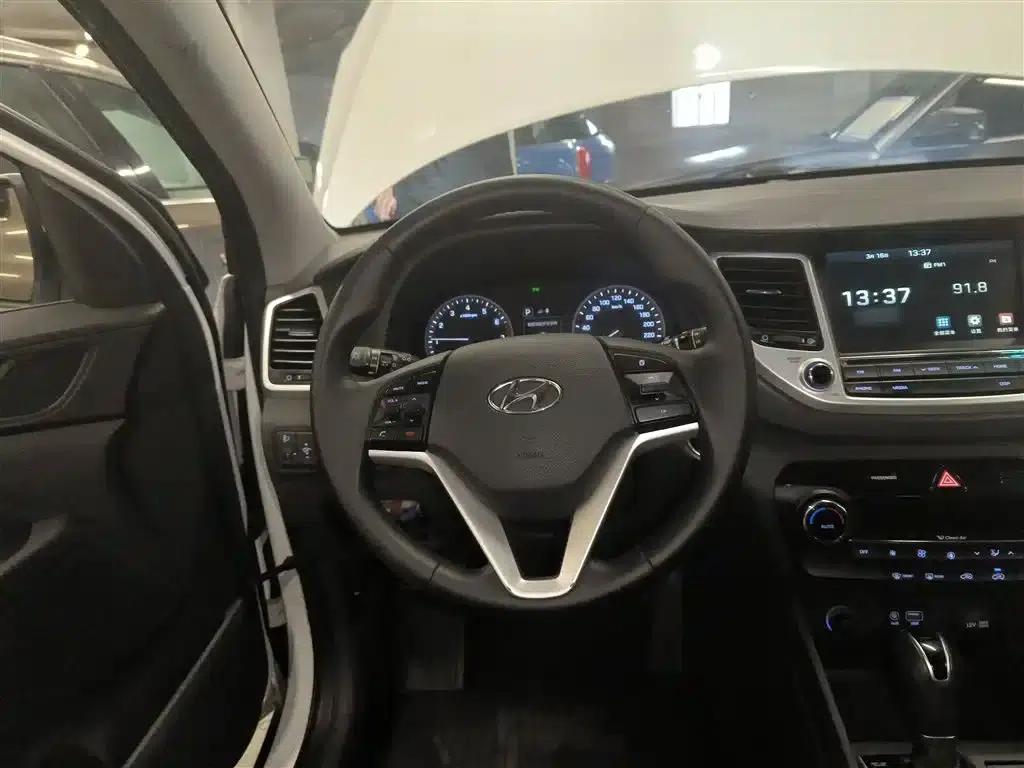 Tucson 2018 1.6T Dual-Clutch Two-Wheel Drive 15th Anniversary Special Edition — миниатюра 7