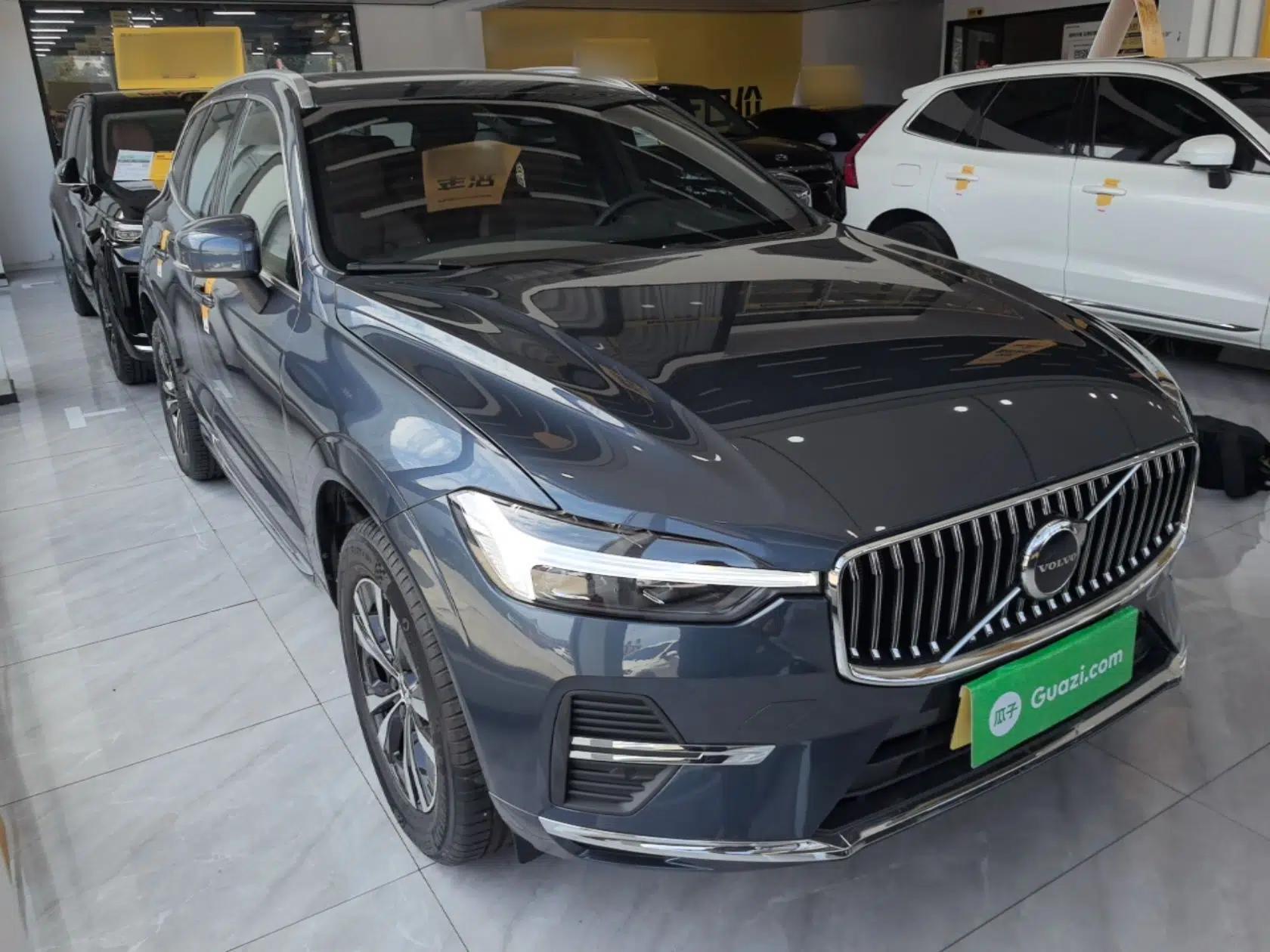 Used Volvo XC60 2025 B5 4x4 Smart Luxury Edition — миниатюра 3