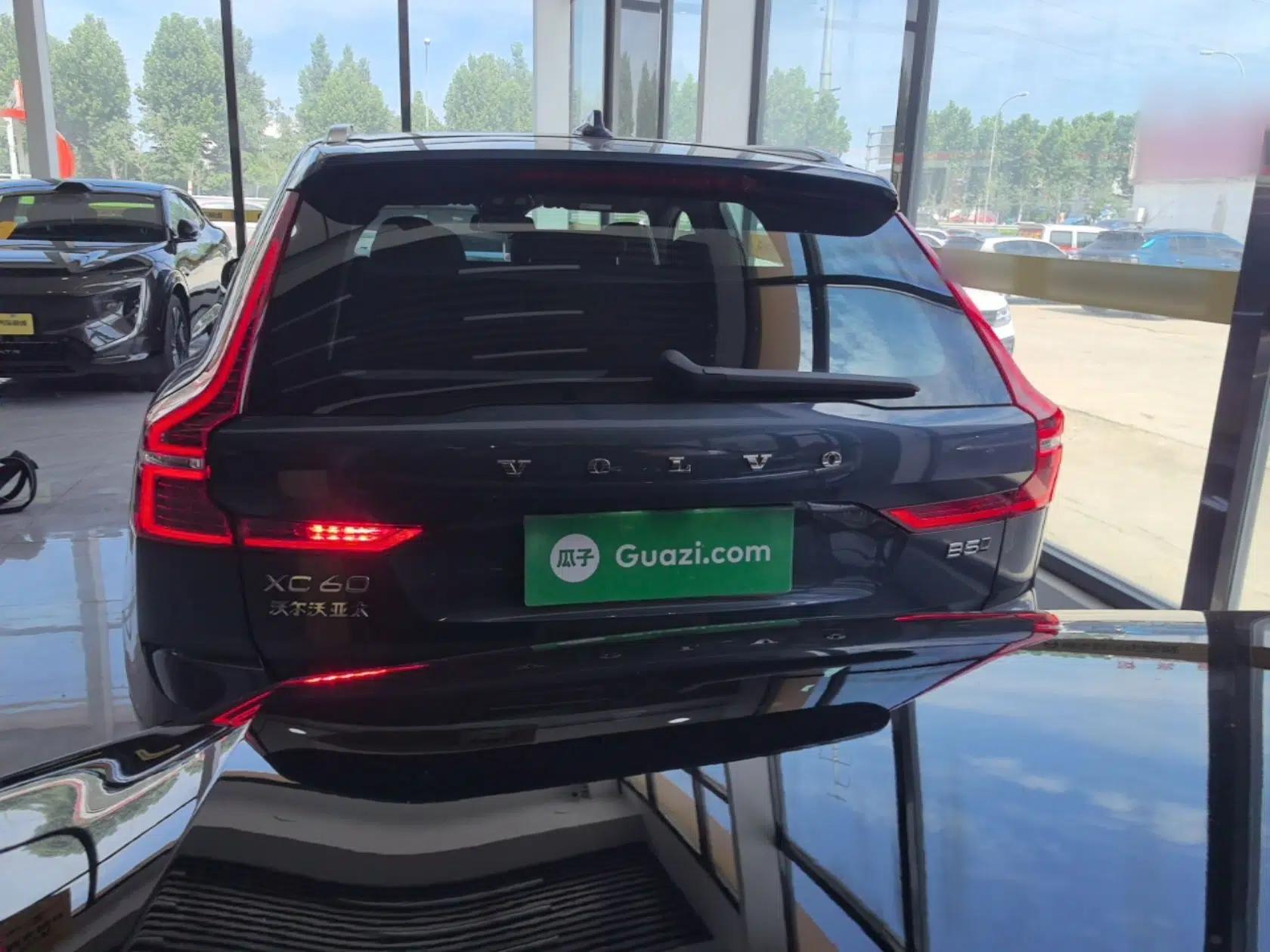 Used Volvo XC60 2025 B5 4x4 Smart Luxury Edition — миниатюра 5