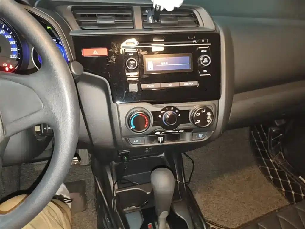 Honda Fit 2016 1.5L LXS CVT Comfort Sunroof Edition — миниатюра 6