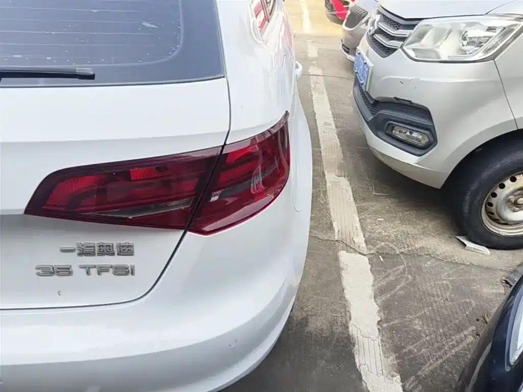 Audi A3 2014 Sportback 35 TFSI Automatic Entry-Level Model — миниатюра 8