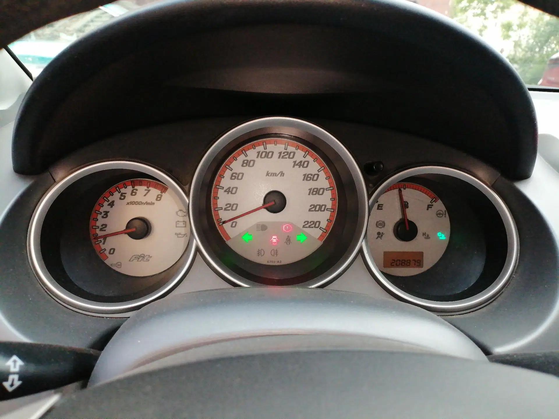 Used Honda Fit 2007 1.3L manual standard version — миниатюра 11