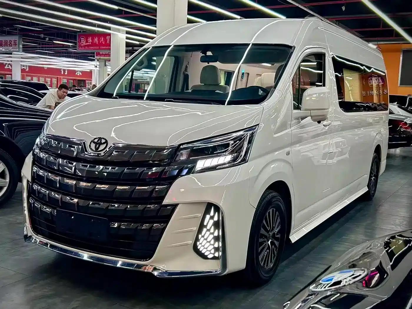 2021 HIACE 3.5L Automatic — миниатюра 1