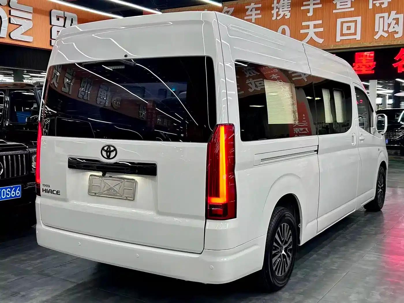 2021 HIACE 3.5L Automatic — миниатюра 17