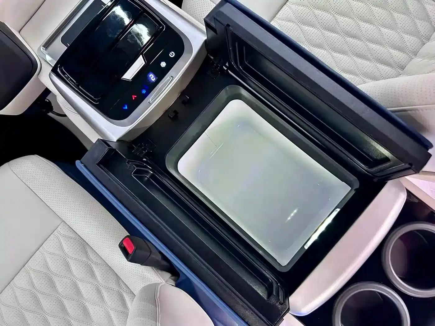 2021 HIACE 3.5L Automatic — миниатюра 6