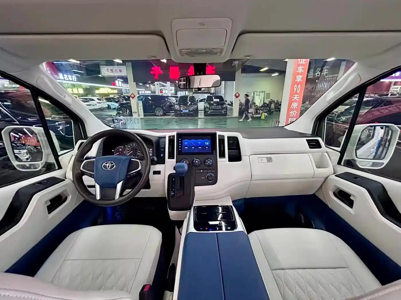 2021 HIACE 3.5L Automatic — миниатюра 8