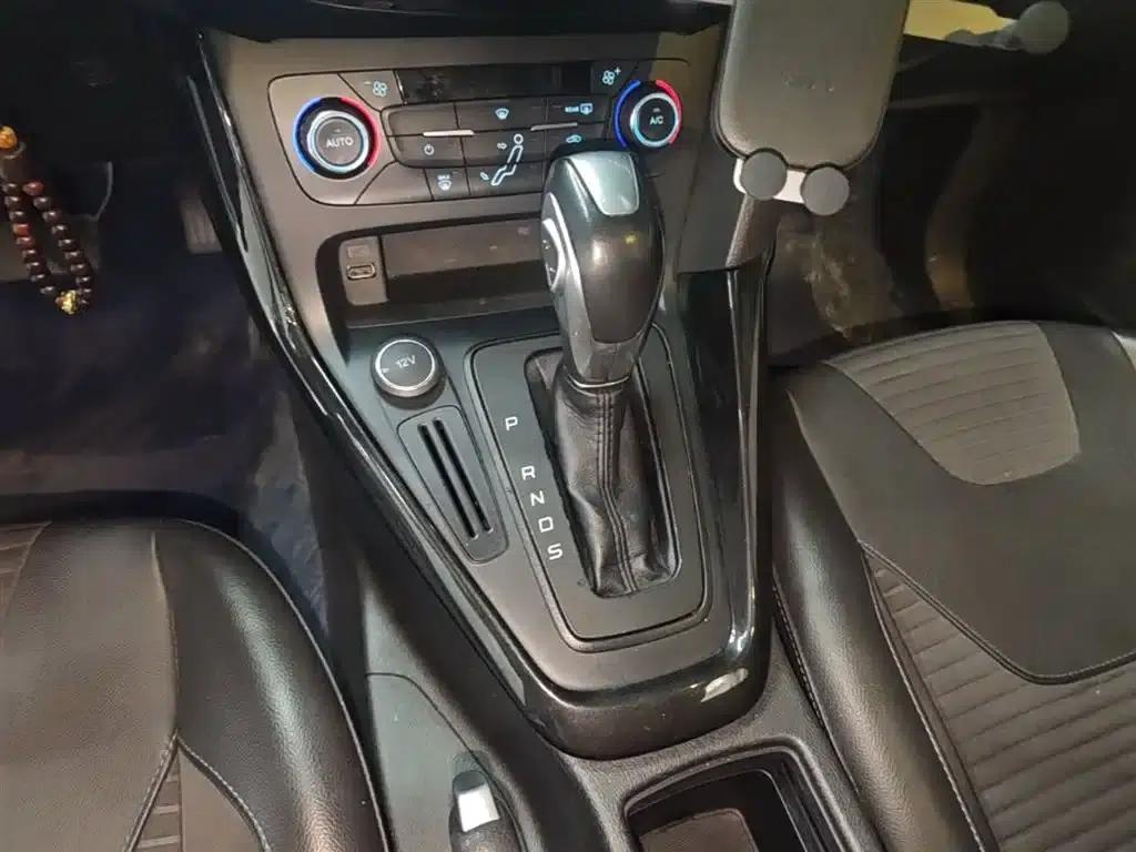 Ford Focus 2017 Hatchback 1.6L Automatic Fashion Smart Edition — миниатюра 14