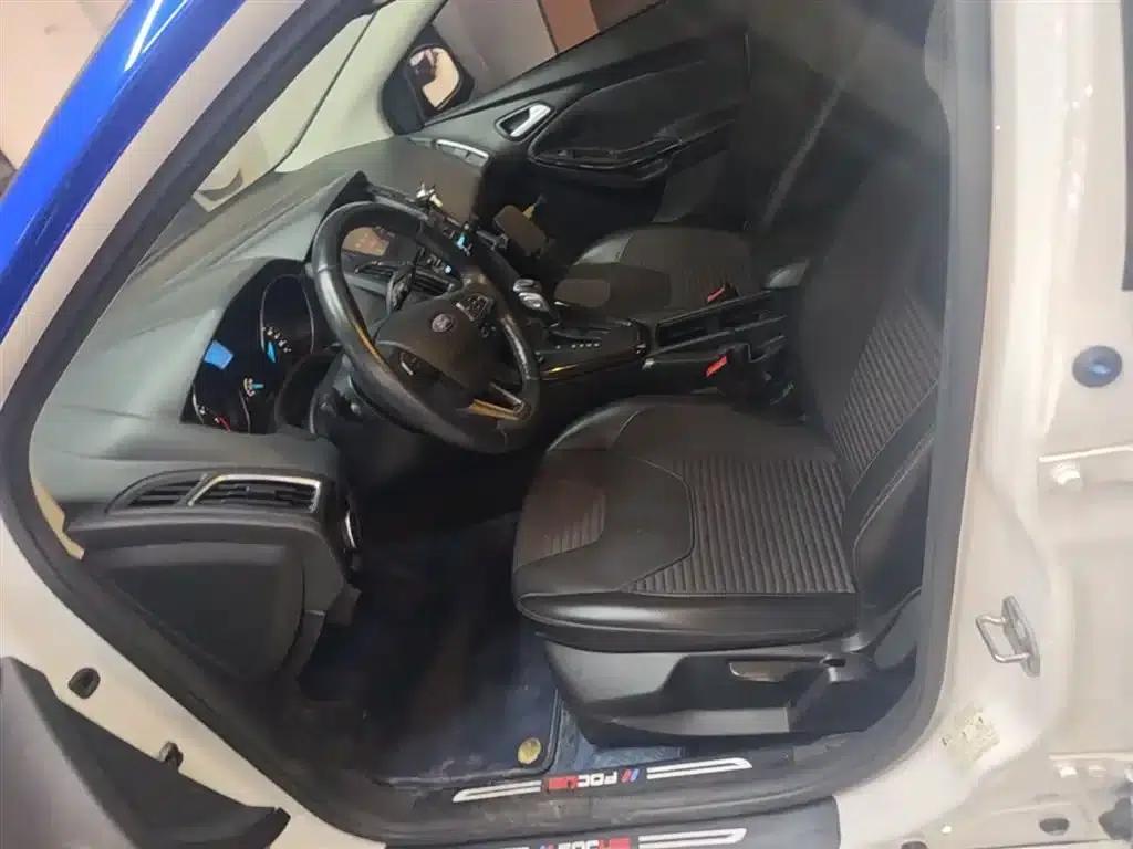 Ford Focus 2017 Hatchback 1.6L Automatic Fashion Smart Edition — миниатюра 15