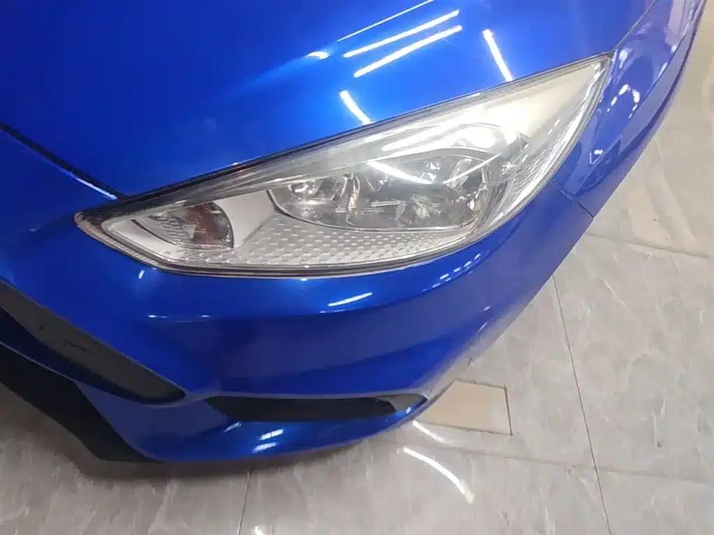 Ford Focus 2017 Hatchback 1.6L Automatic Fashion Smart Edition — миниатюра 24