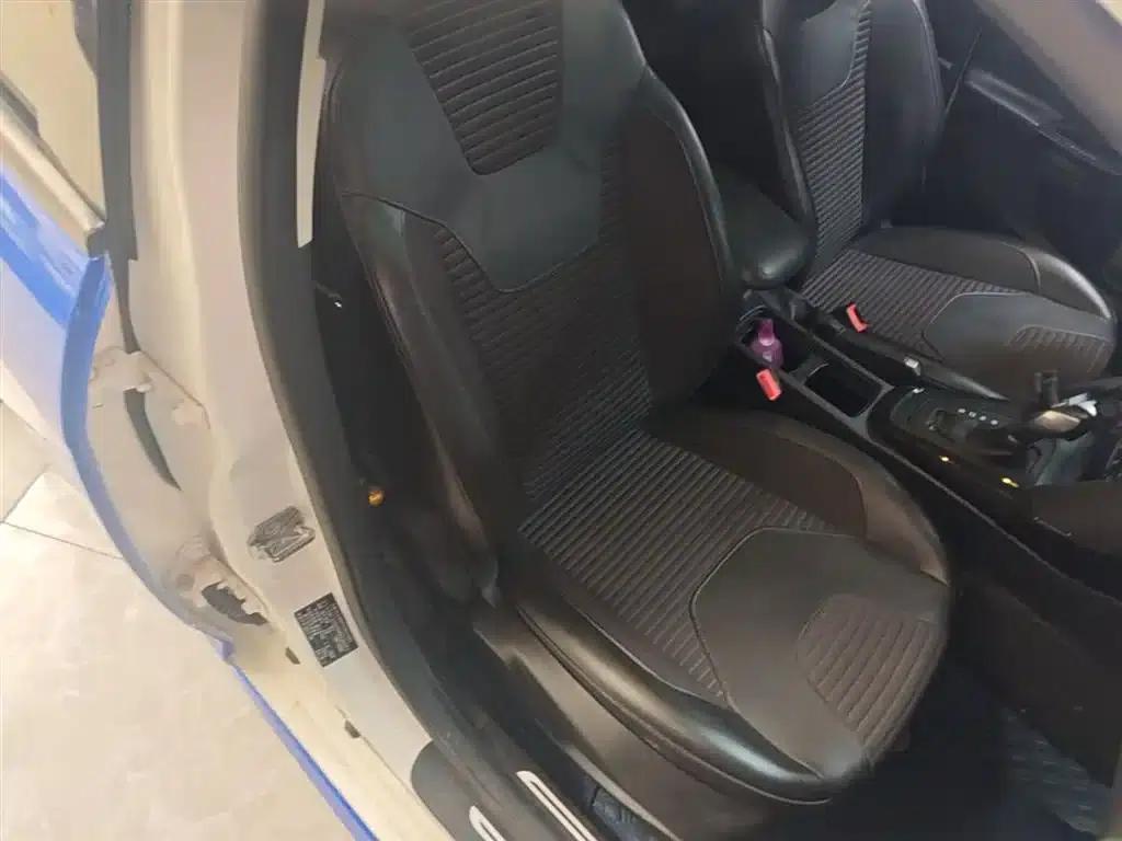 Ford Focus 2017 Hatchback 1.6L Automatic Fashion Smart Edition — миниатюра 25