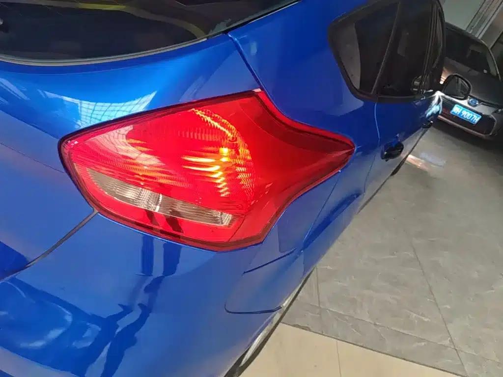 Ford Focus 2017 Hatchback 1.6L Automatic Fashion Smart Edition — миниатюра 8