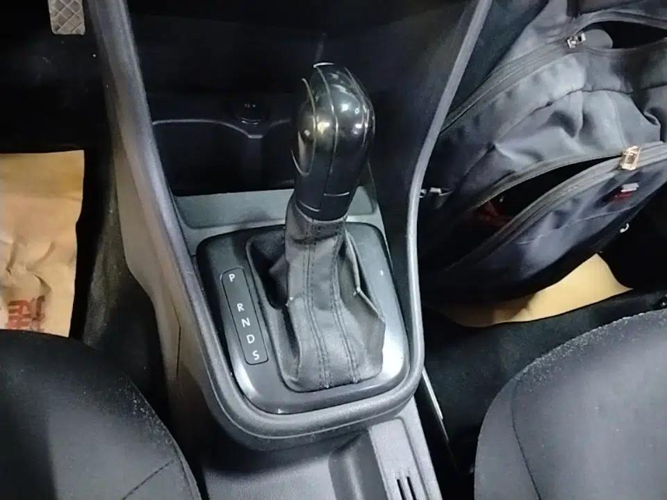 Used Volkswagen Santana 2015 1.6L Automatic Fashion Edition — миниатюра 21