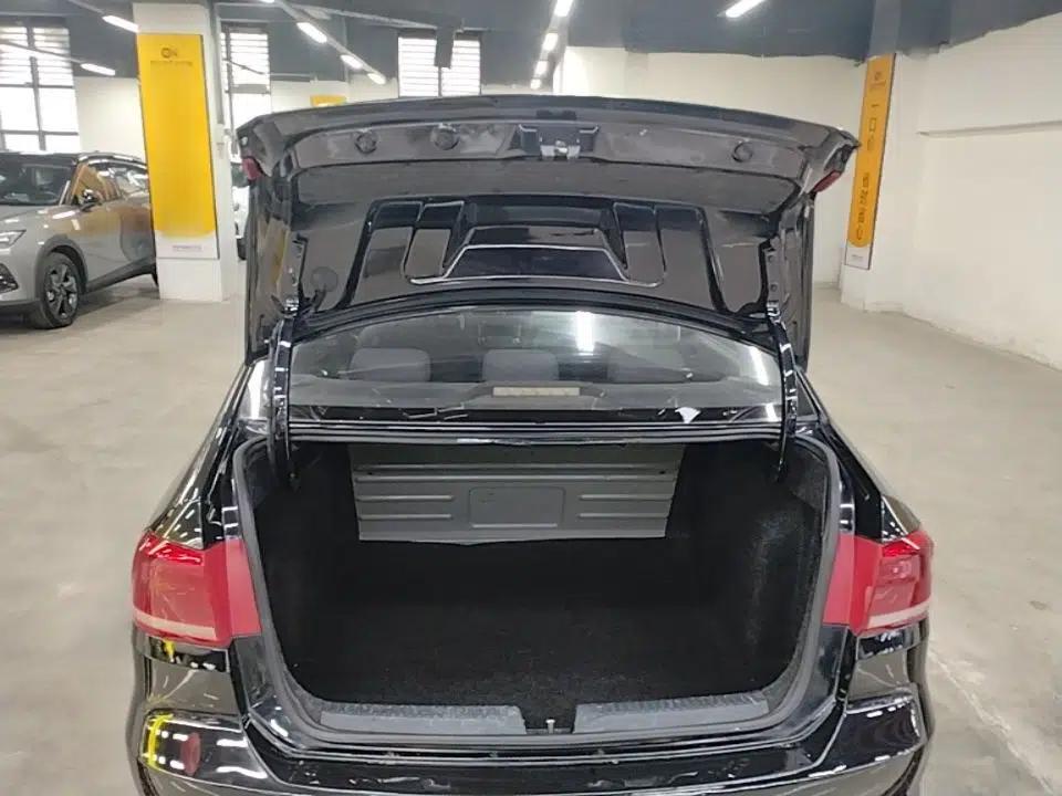 Used Volkswagen Santana 2015 1.6L Automatic Fashion Edition — миниатюра 27