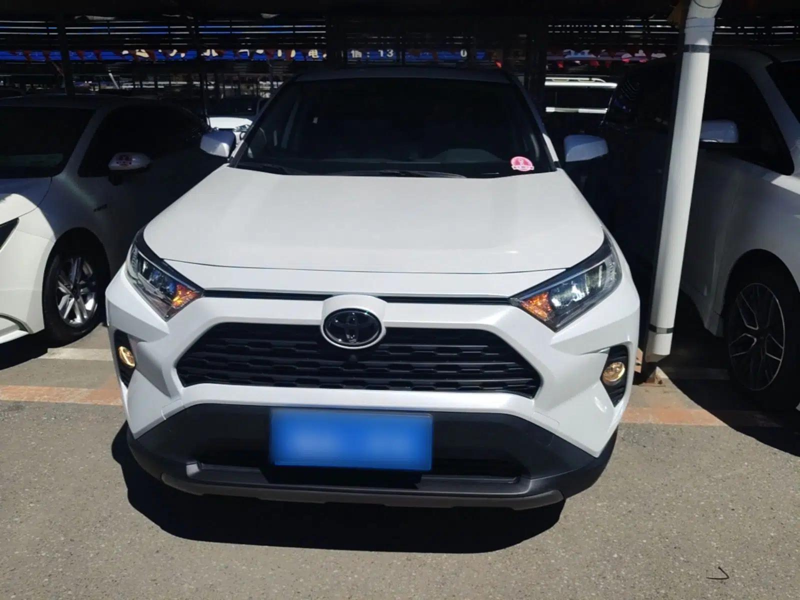 Used Toyota RAV4 2021 2.0L CVT Two-Wheel Drive Fashion Edition — миниатюра 2