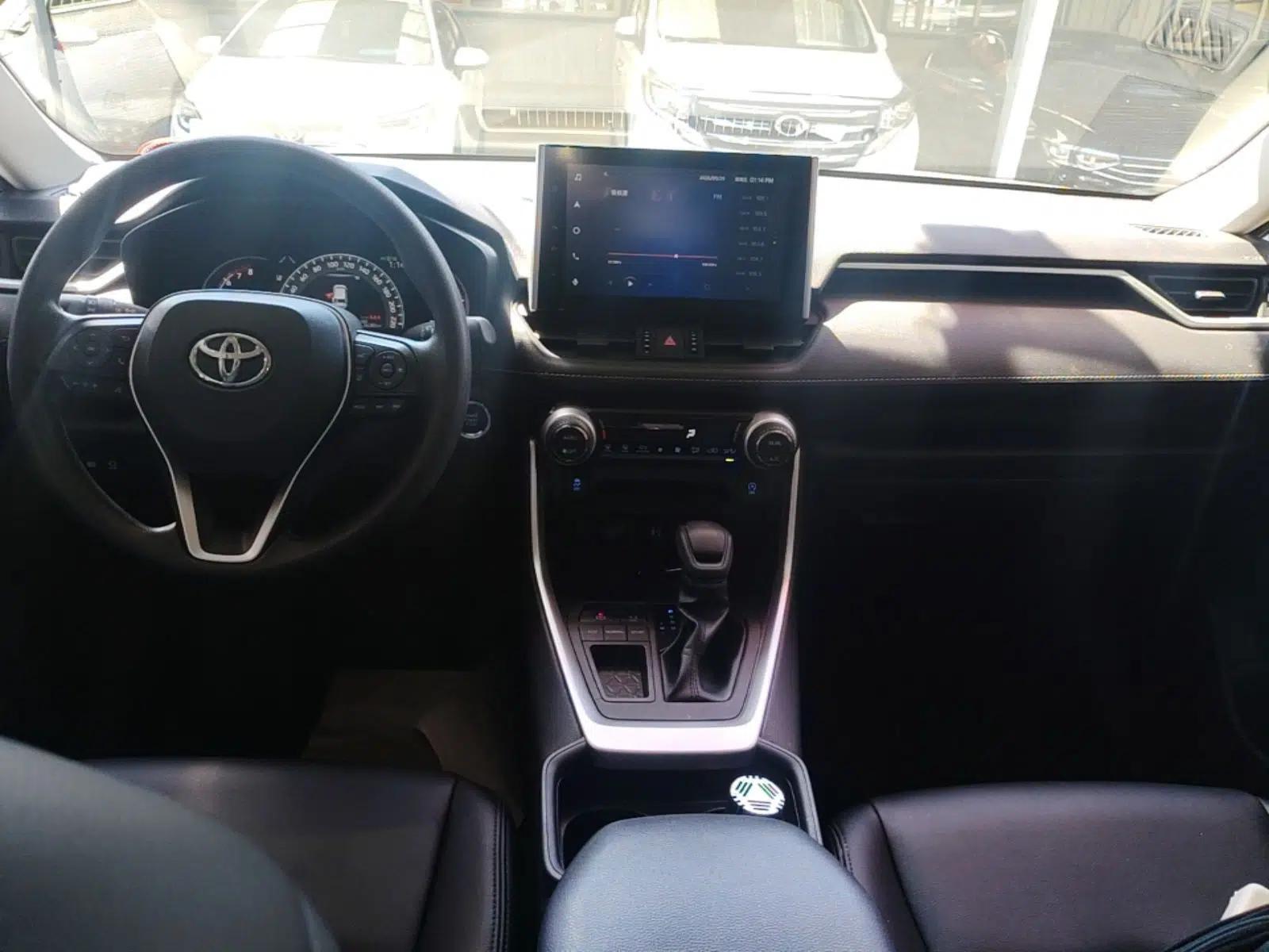 Used Toyota RAV4 2021 2.0L CVT Two-Wheel Drive Fashion Edition — миниатюра 12