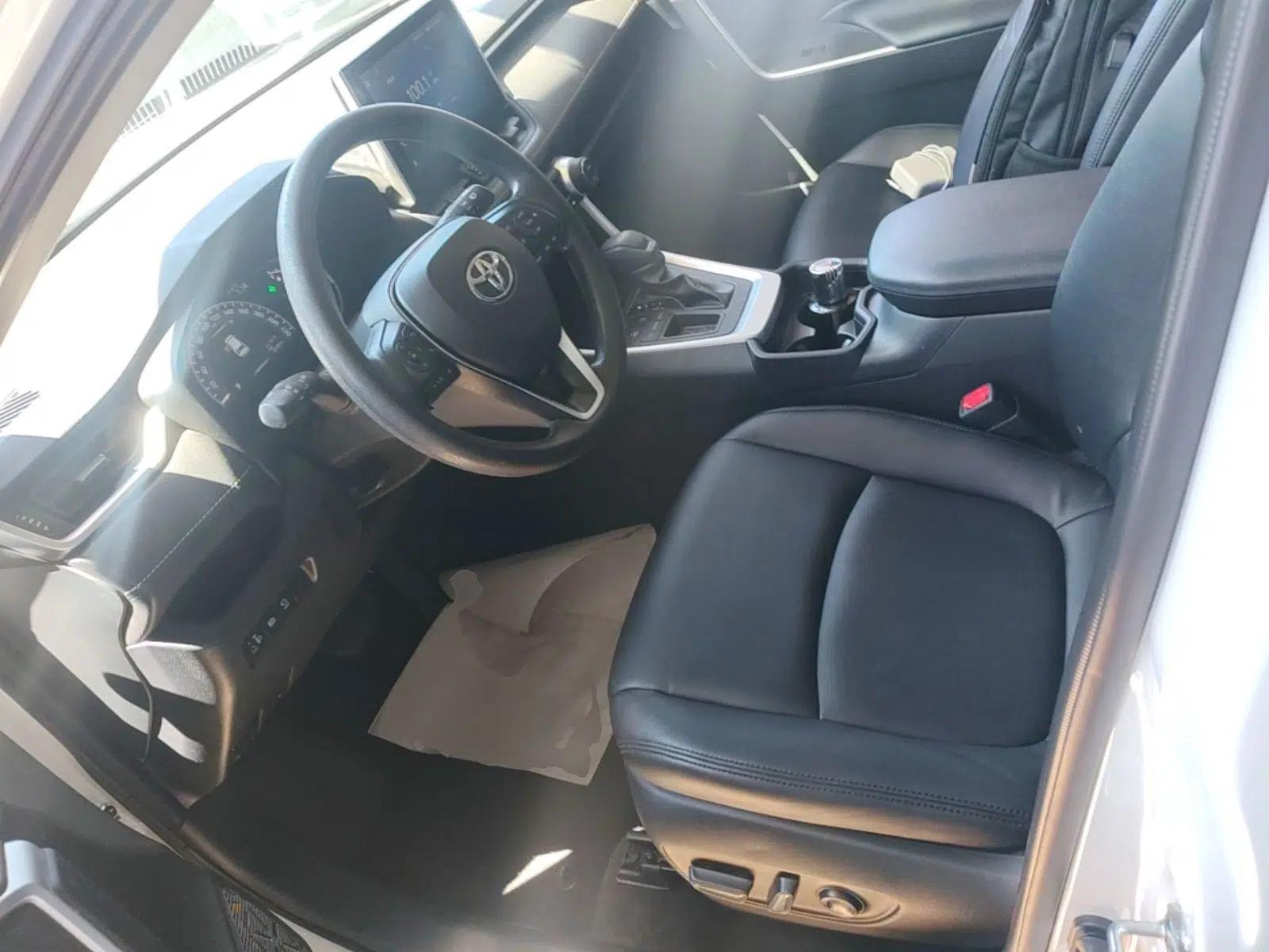 Used Toyota RAV4 2021 2.0L CVT Two-Wheel Drive Fashion Edition — миниатюра 17