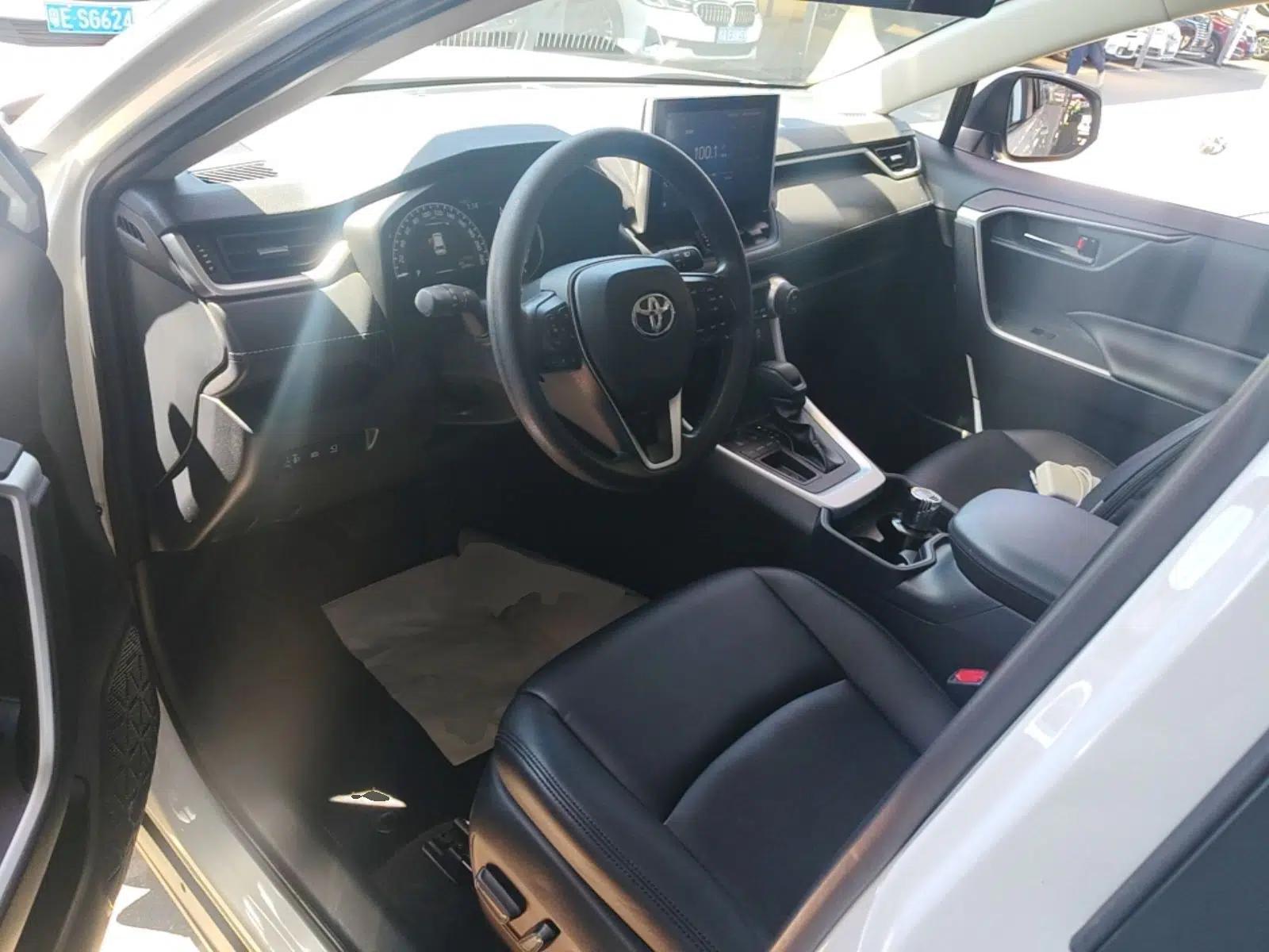 Used Toyota RAV4 2021 2.0L CVT Two-Wheel Drive Fashion Edition — миниатюра 18