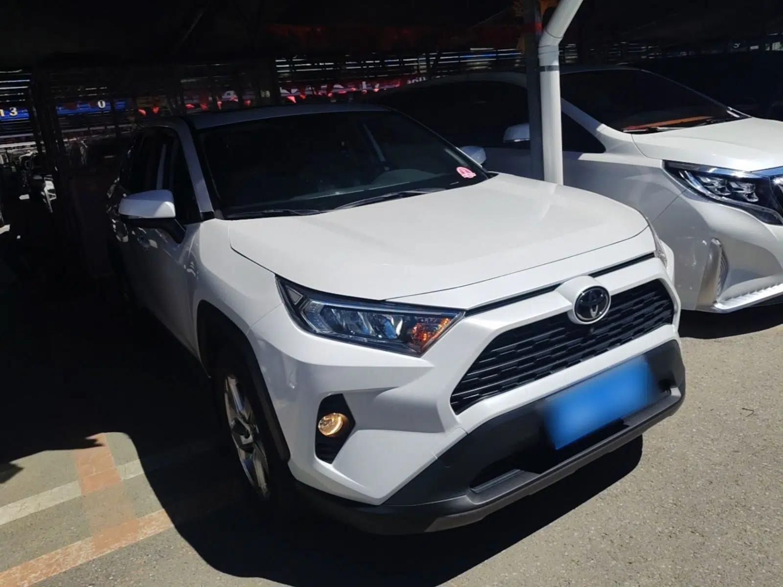 Used Toyota RAV4 2021 2.0L CVT Two-Wheel Drive Fashion Edition — миниатюра 3
